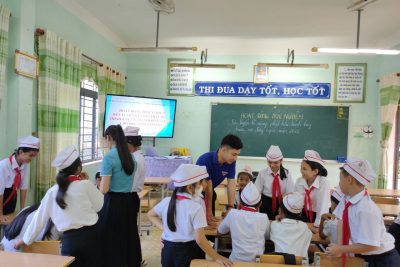 TỔ CHỨC HOẠT ĐỘNG TRẢI NGHIỆM CHO HỌC SINH: RÈN LUYỆN KĨ NĂNG TRÌNH BÀY, PHÁT BIỂU  TRƯỚC NƠI ĐÔNG NGƯỜI